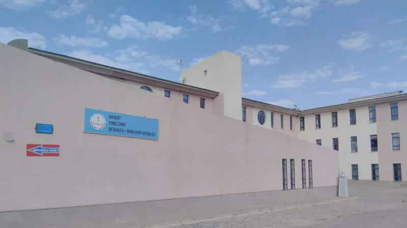 Bayburt Yunus Emre Ortaokulu - Bayburt Ortaokulları