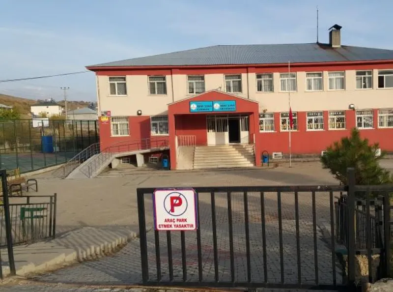 İbni Sina Ortaokulu Fotoğrafı