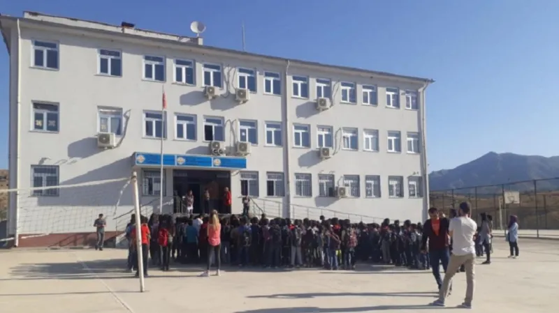 Diyarbakır Üçdamlar Şehit Jandarma Binbaşı Ercan Kurt İmam Hatip Ortaokulu - Diyarbakır Ortaokulları