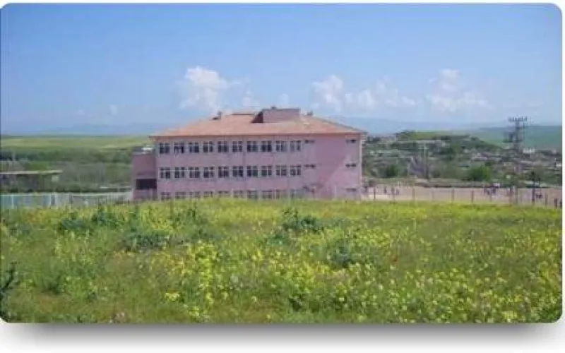 Diyarbakır Eşme Ömer Kıraslan Ortaokulu - Diyarbakır Ortaokulları