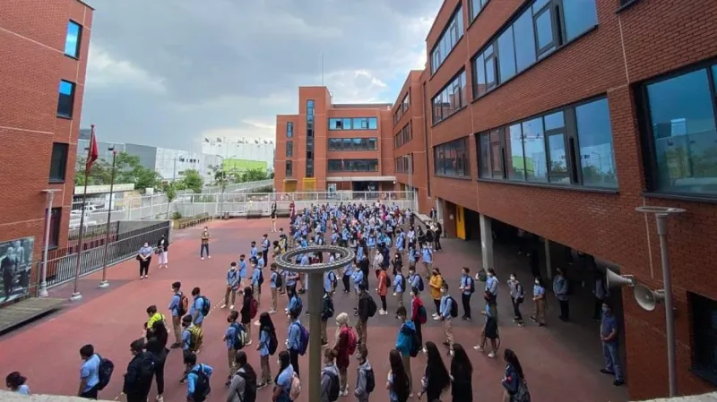 İstanbul Munis Faik Ozansoy Ortaokulu - İstanbul Ortaokulları