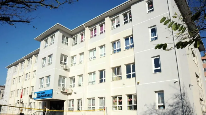 İstanbul Celal Avşar Ortaokulu - İstanbul Ortaokulları