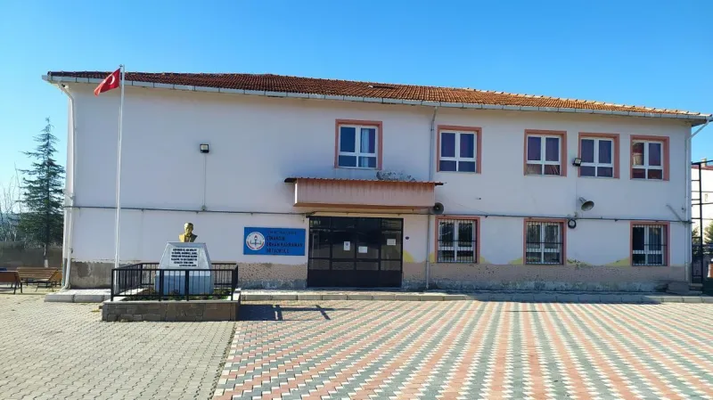 İzmir Çınardibi Orhan Kahraman Ortaokulu - İzmir Ortaokulları
