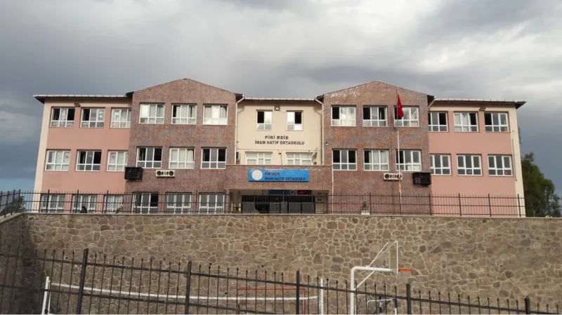 İzmir Piri Reis İmam Hatip Ortaokulu - İzmir Ortaokulları