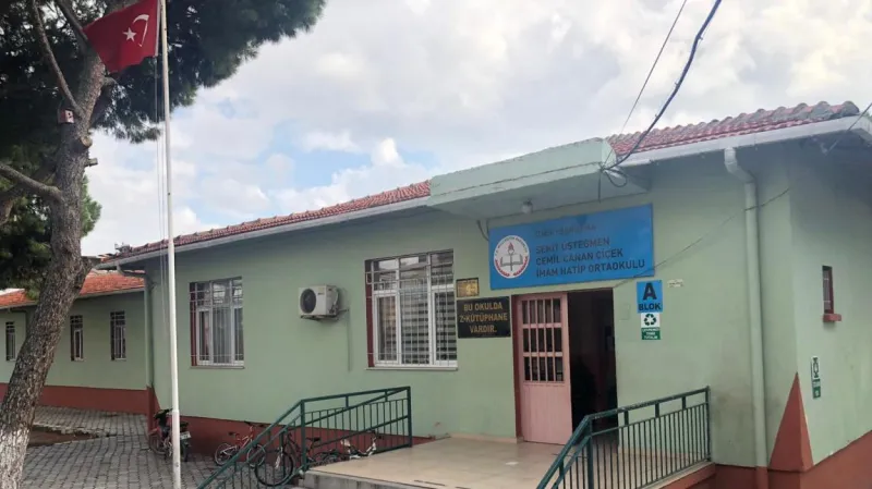 İzmir Şehit Üsteğmen Cemil Canan Çiçek İmam Hatip Ortaokulu - İzmir Ortaokulları