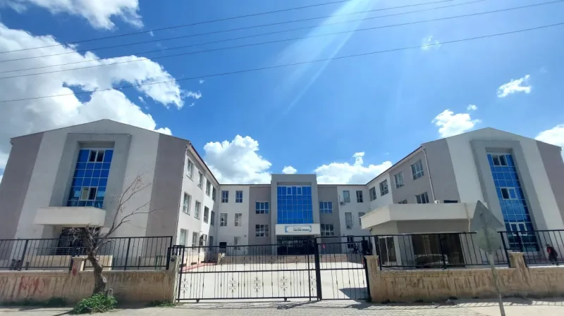 İzmir Yunus Emre Ortaokulu - İzmir Ortaokulları