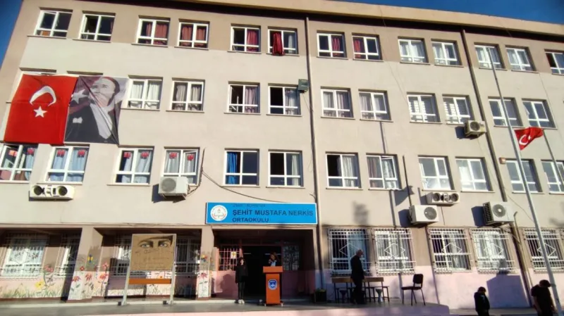 İzmir Şehit Mustafa Nerkis Ortaokulu - İzmir Ortaokulları
