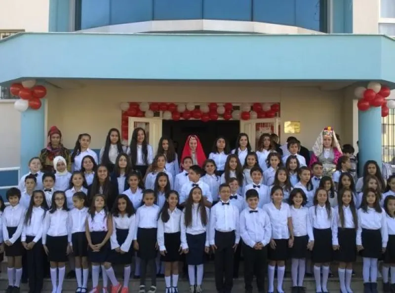 İzmir Sevgi-Ferit Akın Ortaokulu - İzmir Ortaokulları