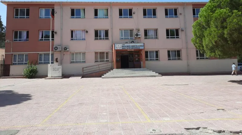 İzmir Buca Şehit Ömer Kılıçoğlu İmam Hatip Ortaokulu - İzmir Ortaokulları