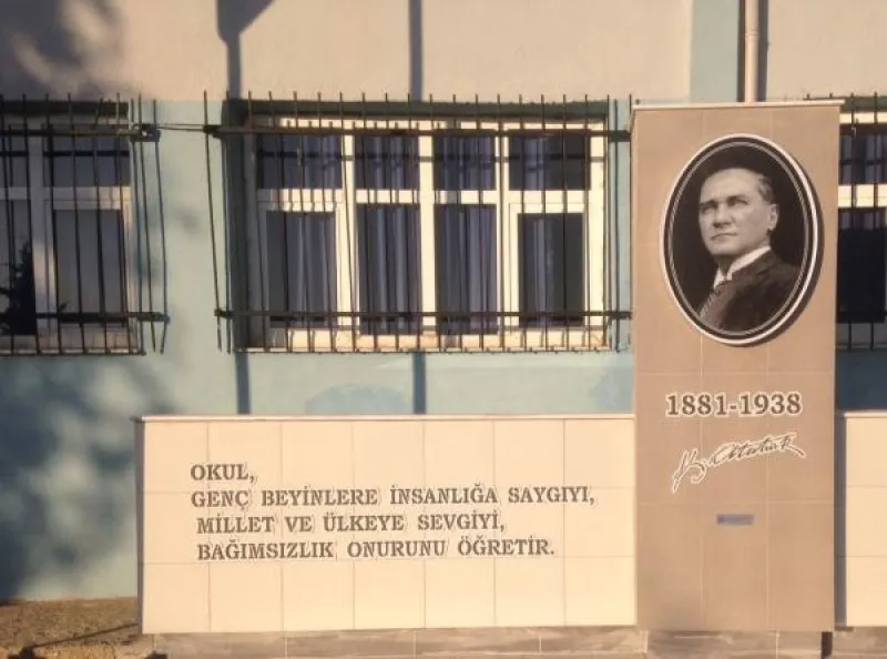 İzmir Burhan Özfatura Ortaokulu - İzmir Ortaokulları