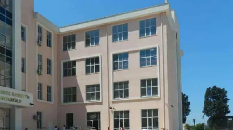 İzmir Barbaros Hayrettin İmam Hatip Ortaokulu - İzmir Ortaokulları