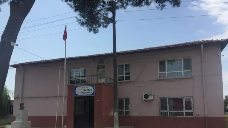 İzmir Yeniçiftlik Ortaokulu - İzmir Ortaokulları