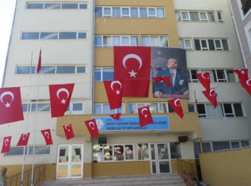 İzmir Şehit Uzman Onbaşı Mustafa Eser İmam Hatip Ortaokulu - İzmir Ortaokulları