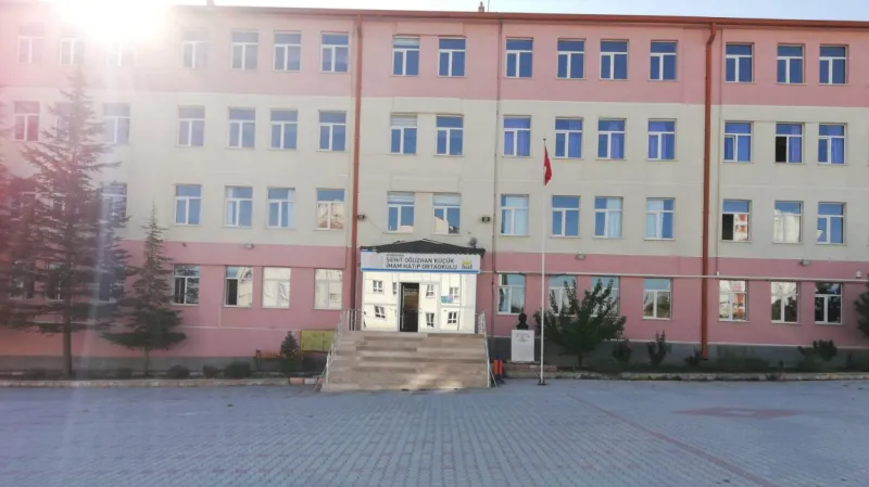 Karaman Şehit Oğuzhan Küçük İmam Hatip Ortaokulu - Karaman Ortaokulları