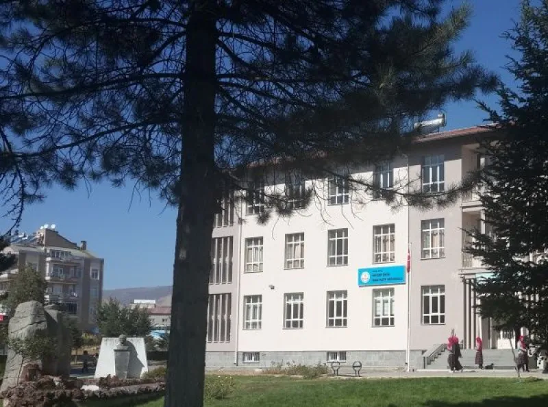 Kayseri Nevzer Erciş İmam Hatip Ortaokulu - Kayseri Ortaokulları
