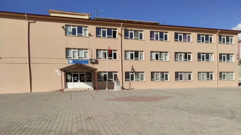 Kırıkkale Öğretmen Muhittin Ardahan Ortaokulu - Kırıkkale Ortaokulları