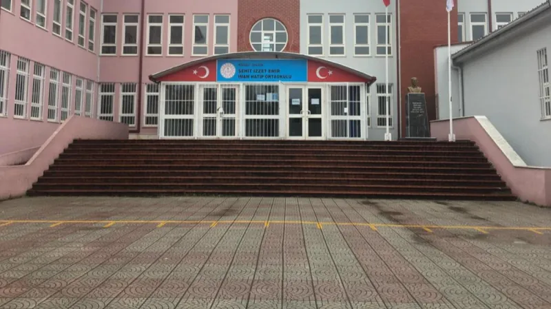 Kocaeli Şehit İzzet Emir İmam Hatip Ortaokulu - Kocaeli Ortaokulları