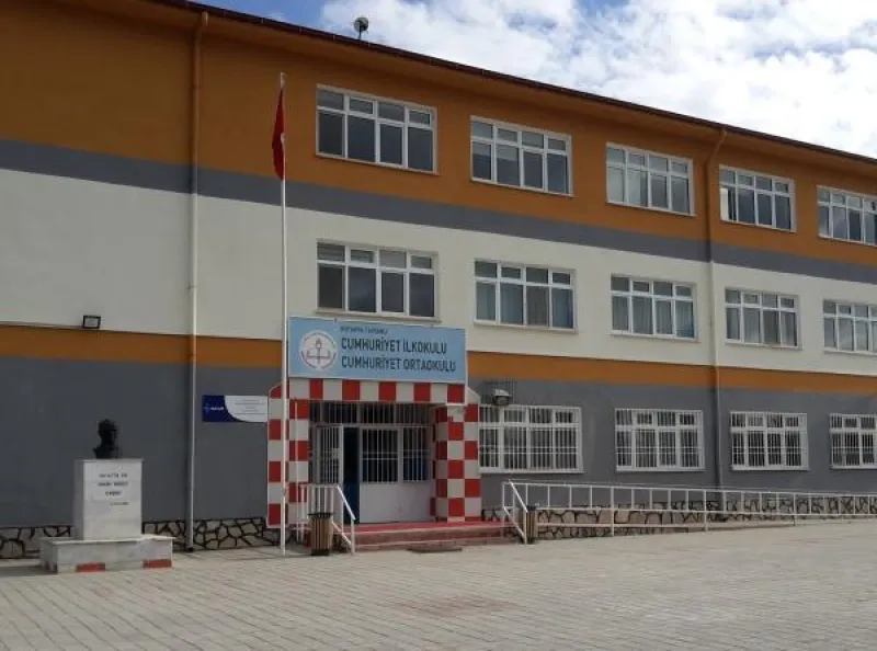 Kütahya Cumhuriyet Ortaokulu - Kütahya Ortaokulları
