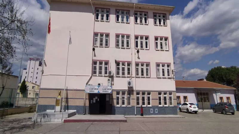 Manisa Dr.Ahmet Tarık Sarı Ortaokulu - Manisa Ortaokulları