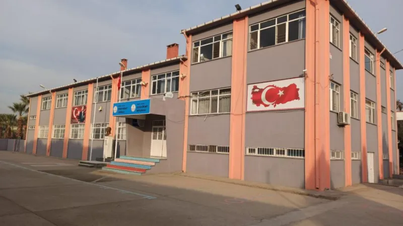 Manisa Uğur Kiremit Ortaokulu - Manisa Ortaokulları