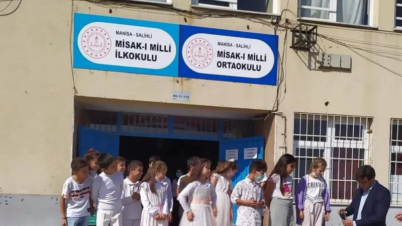 Manisa Misak-I Milli İmam Hatip Ortaokulu - Manisa Ortaokulları