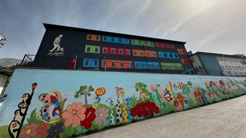 Manisa Avni Gemicioğlu Ortaokulu - Manisa Ortaokulları