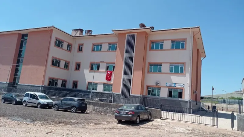 Mardin Derik Şehitler Ortaokulu - Mardin Ortaokulları