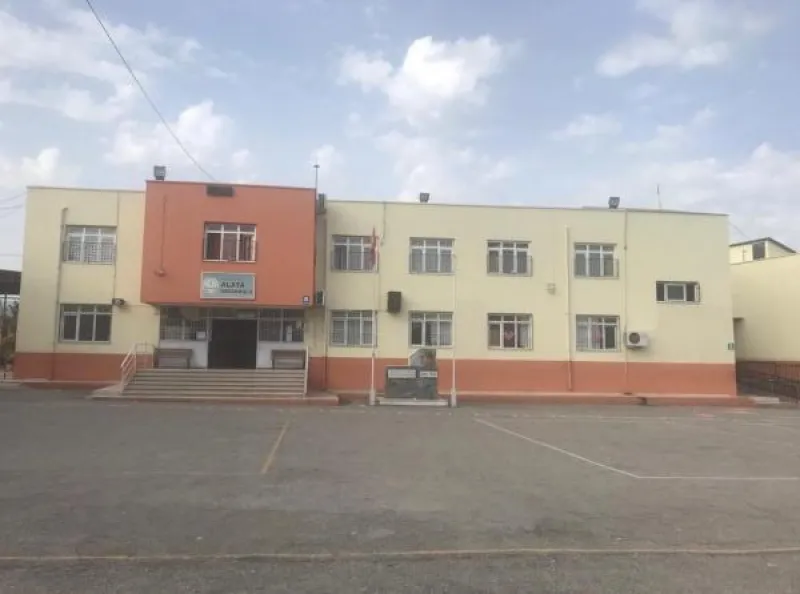 Alata Ortaokulu Fotoğrafı