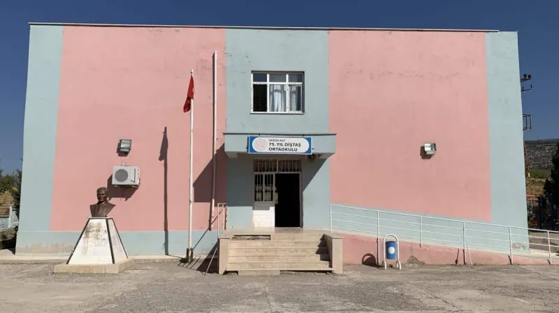 75. Yıl Diştaş Ortaokulu Fotoğrafı