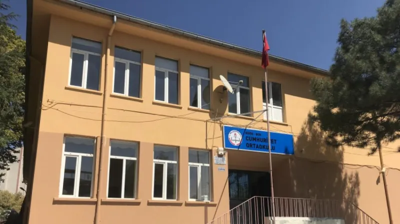 Niğde Cumhuriyet Ortaokulu - Niğde Ortaokulları