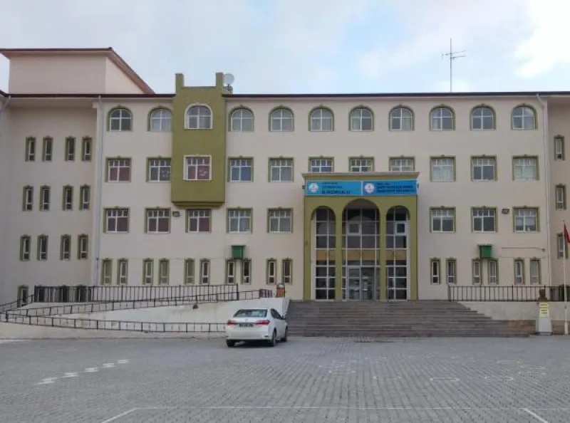 Niğde Şehit Ramazan Konuş İmam Hatip Ortaokulu - Niğde Ortaokulları