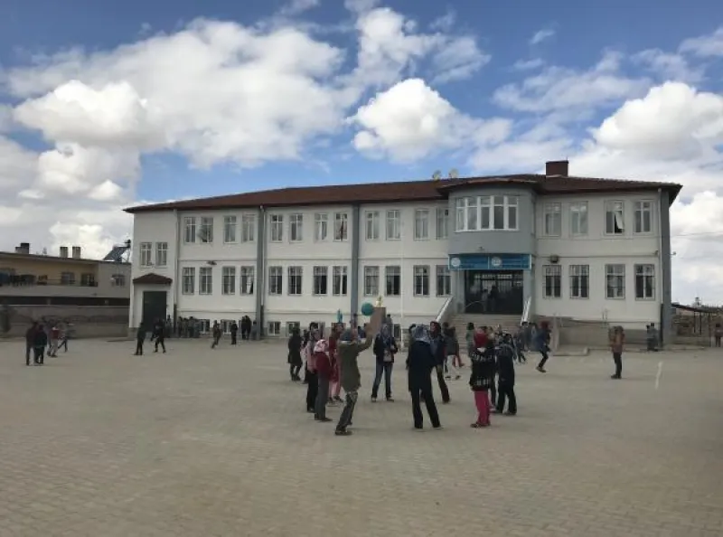 Niğde Karaatlı Fatma Cuma Ali Yılmaz İmam Hatip Ortaokulu - Niğde Ortaokulları