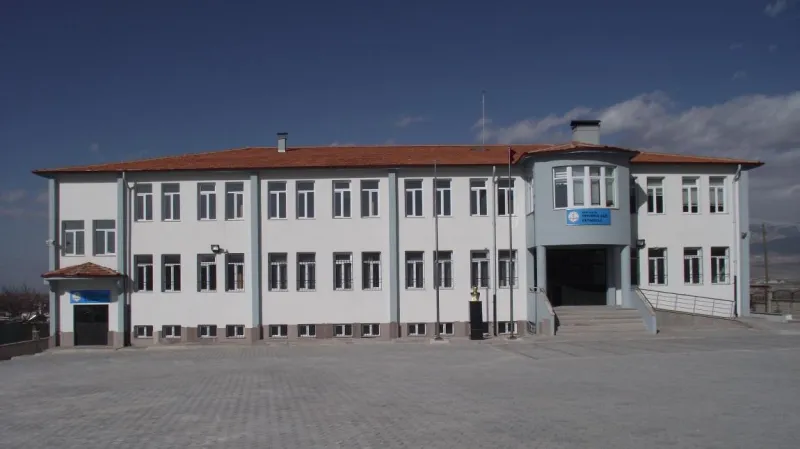 Niğde Sazlıca Ertuğrul Gazi İmam Hatip Ortaokulu - Niğde Ortaokulları