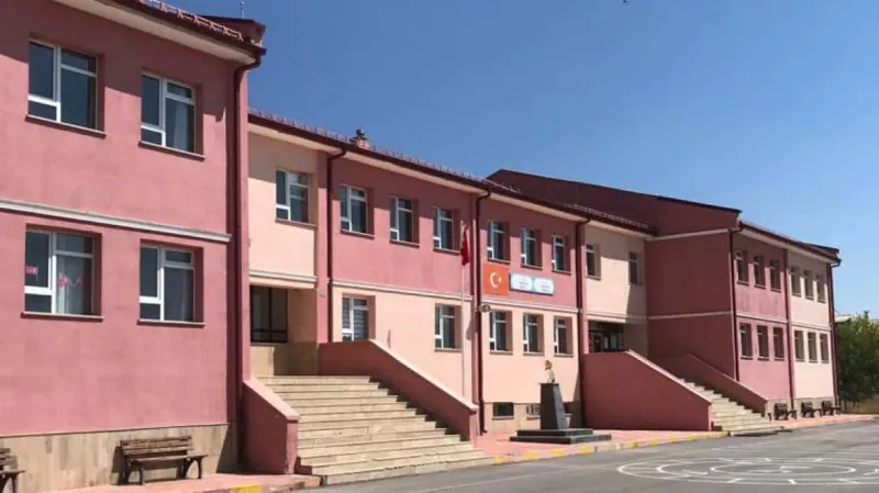 Sivas Demirçelik Ortaokulu - Sivas Ortaokulları