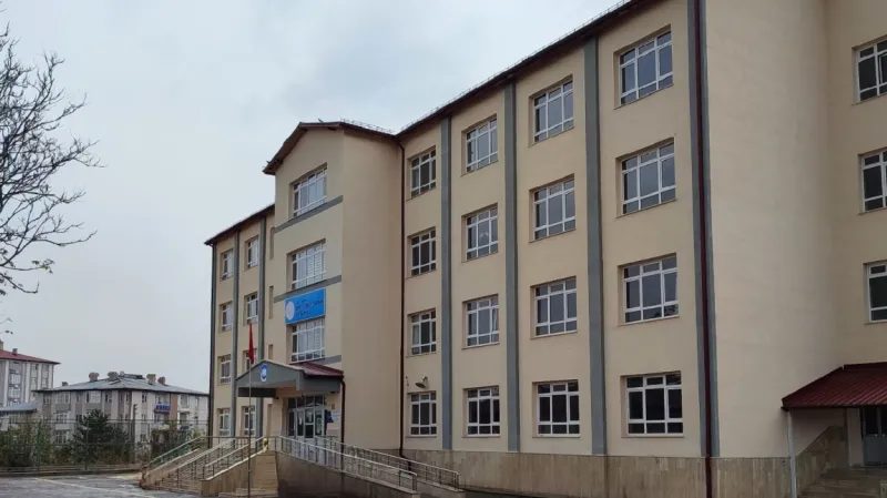 Sivas Şehit Cüneyt Erkan Ortaokulu - Sivas Ortaokulları