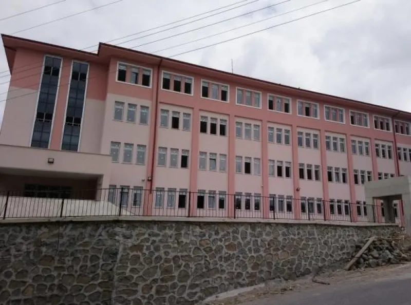 Trabzon Cumhuriyet Ortaokulu - Trabzon Ortaokulları