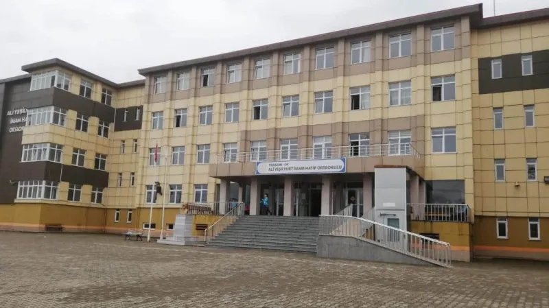 Trabzon Ali Yeşilyurt İmam Hatip Ortaokulu - Trabzon Ortaokulları
