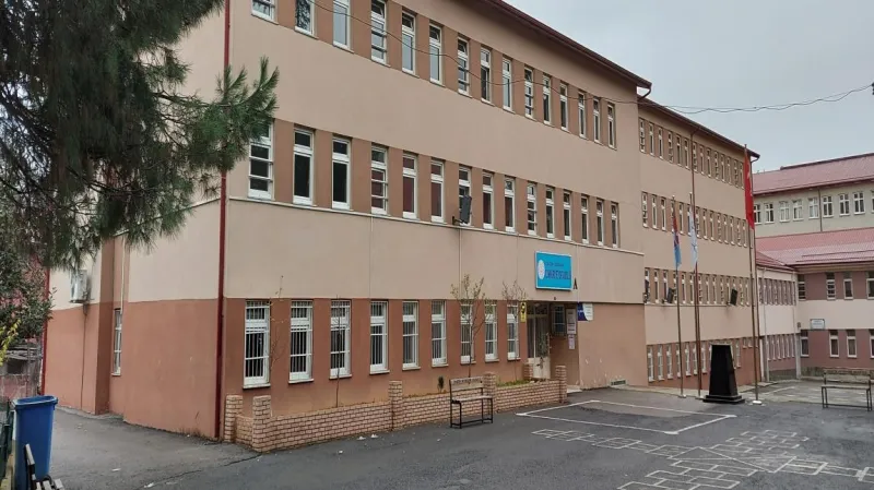 Trabzon Cumhuriyet Ortaokulu - Trabzon Ortaokulları