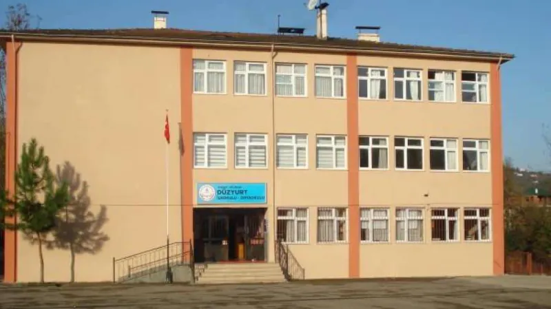 Trabzon Düzyurt Ortaokulu - Trabzon Ortaokulları