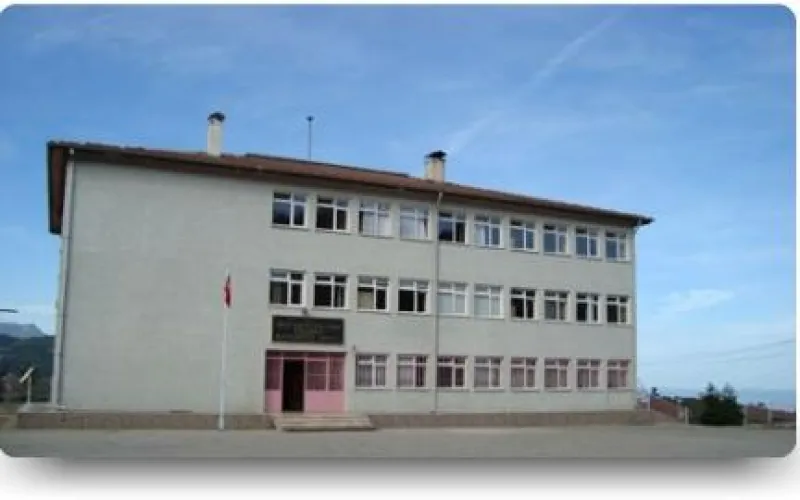Trabzon Uğurlu Ortaokulu - Trabzon Ortaokulları