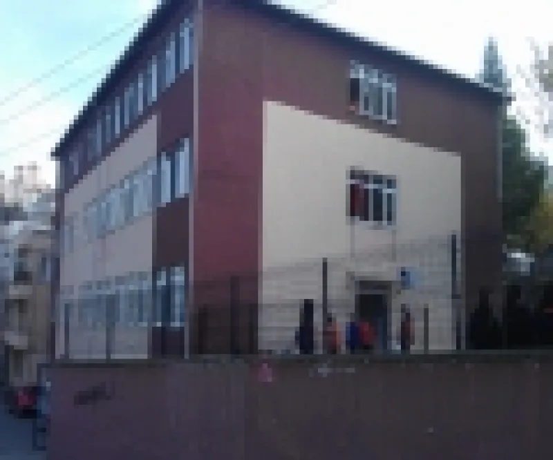 Trabzon Yunus Emre Ortaokulu - Trabzon Ortaokulları