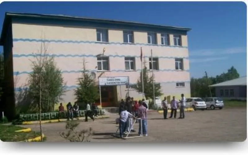 Van Yunus Emre Ortaokulu - Van Ortaokulları