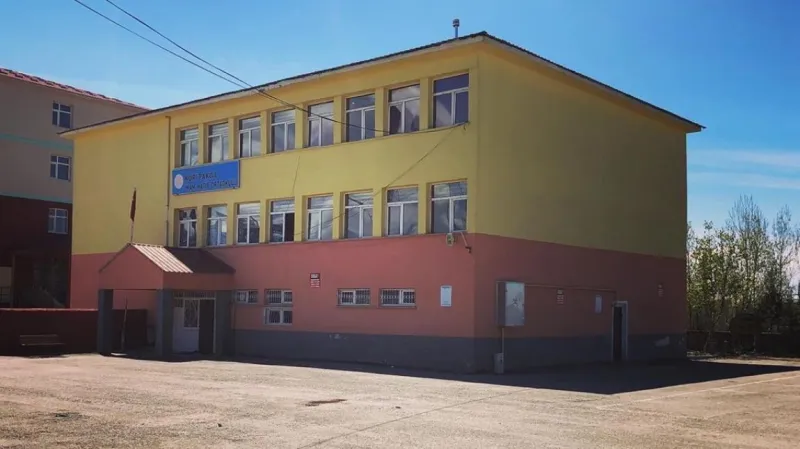 Van Nuri Pakdil İmam Hatip Ortaokulu - Van Ortaokulları