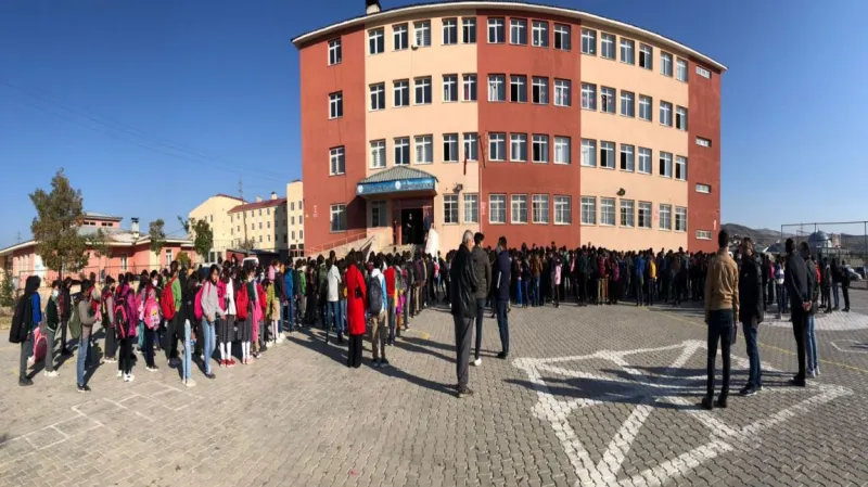 Van Abdulhamit Han Ortaokulu - Van Ortaokulları