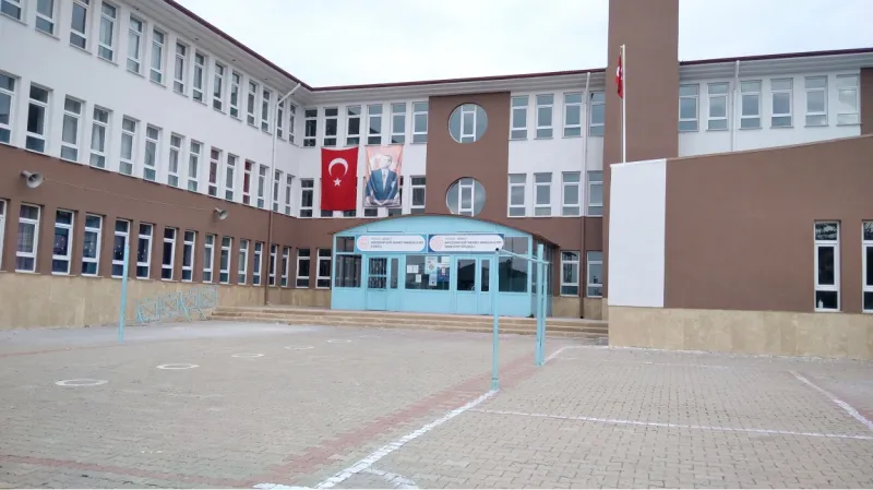 Yozgat Bahçeşehir Şehit Mehmet Armağan Alper İmam Hatip Ortaokulu - Yozgat Ortaokulları